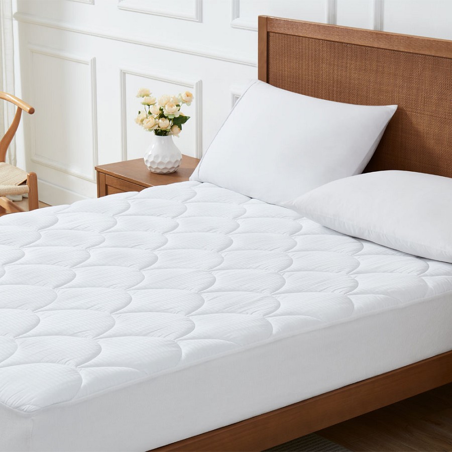 Downlite T-230 Ultra Plush 20 Oz. Cloud Topper Mattress Pad King 76x80 4 Per Case Price Per Each 